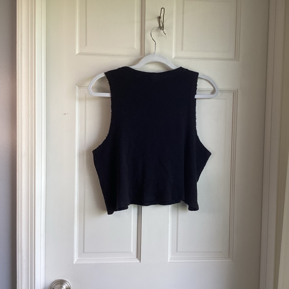 CLEARANCE - Aerie Women’s Black Cropped Sleeveless Top.  Size L - Picture 2 of 5